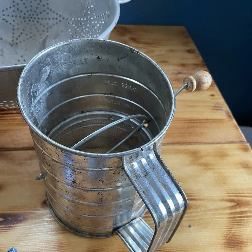 Vintage Mirro Aluminum Round 3 Leg Strainer w/ Star Pattern 11